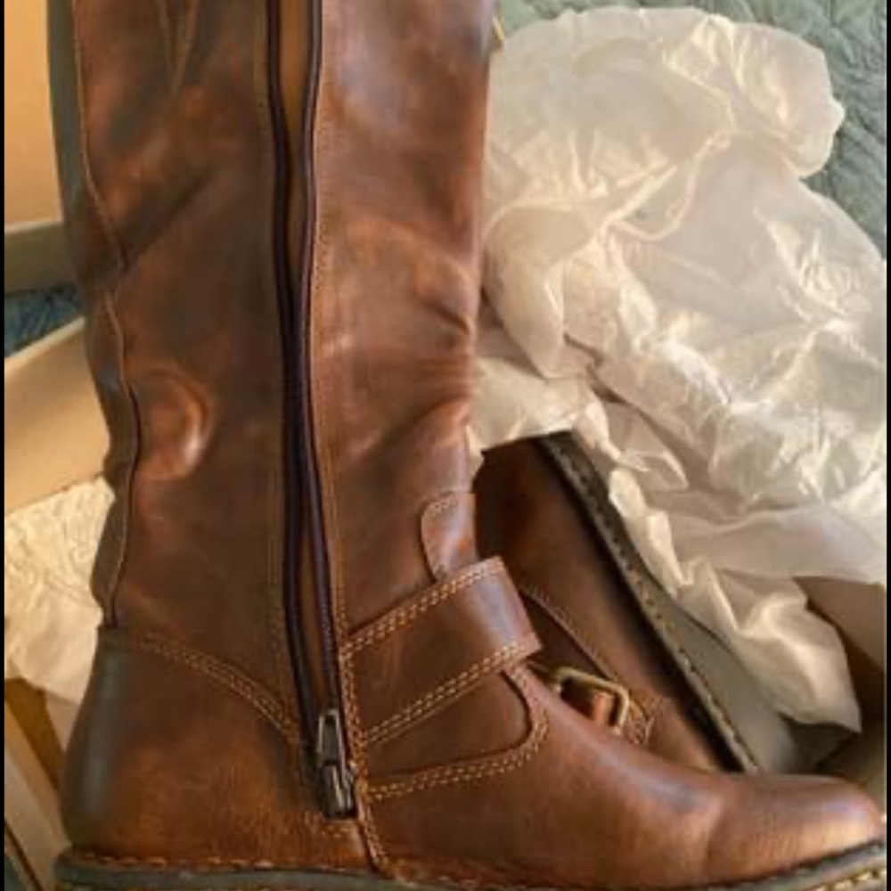 Boots - Picture 2 of 5